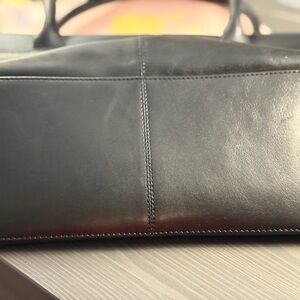 Radley of London black leather women’s satchel purse. Like new condition.